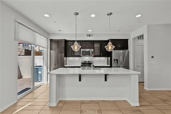 $667,000 | 22105 Barrington Way, Saugus, CA 91350