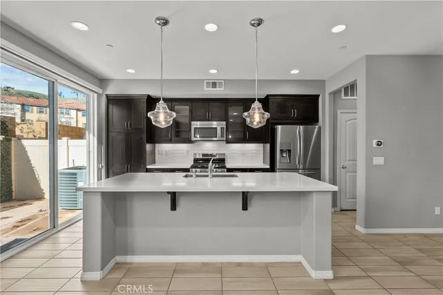 $675,000 | 22105 Barrington Way, Saugus, CA 91350