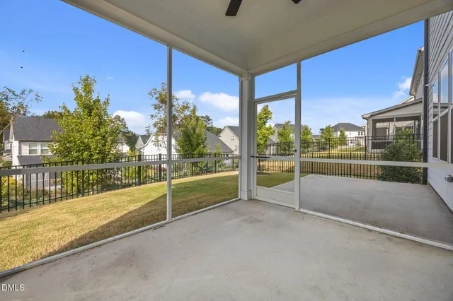 a view of bathroom with washing machine