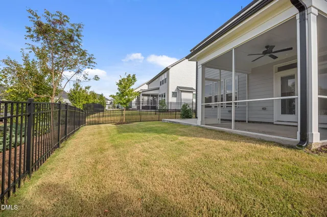 a view of an house with backyard and a garden