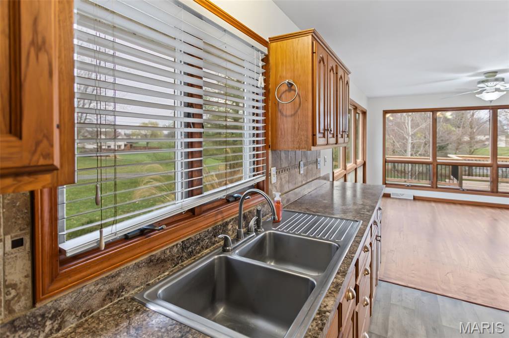 6409 Sunny Lane Moro, IL 62067 - Photo 12 of 67