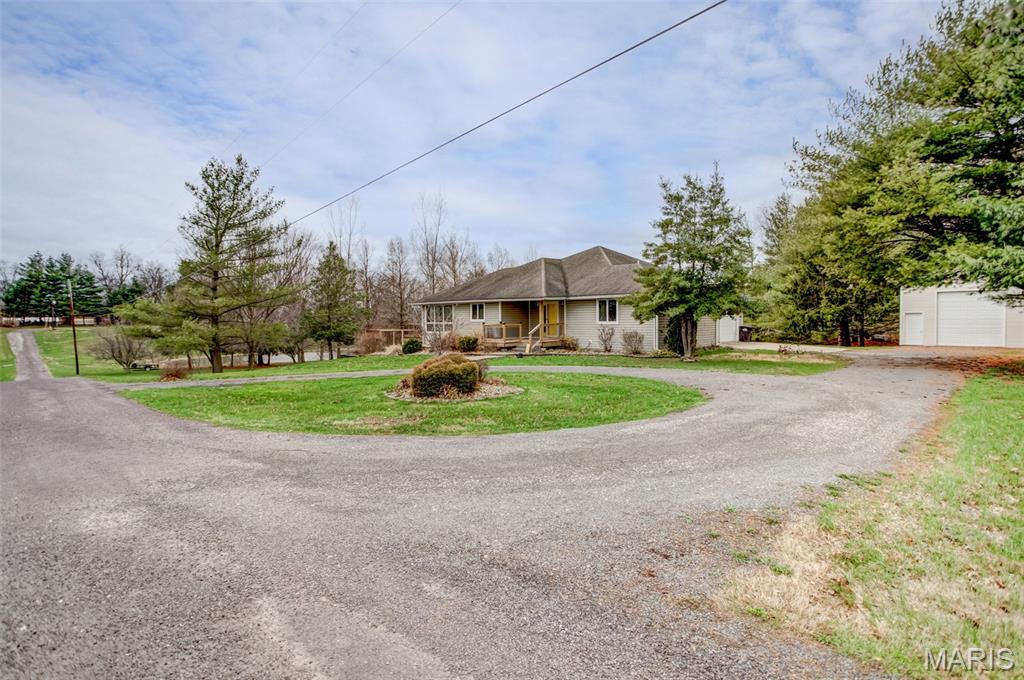 6409 Sunny Lane Moro, IL 62067 - Photo 3 of 67