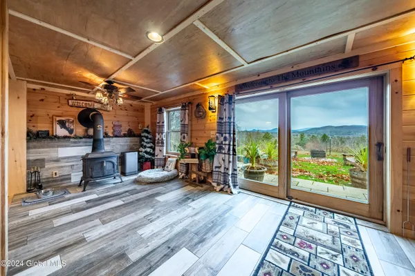 $599,000 | 11 Maggie Dudley Road, Crown Point, NY 12928