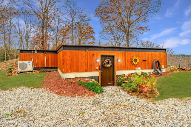 $599,000 | 11 Maggie Dudley Road, Crown Point, NY 12928