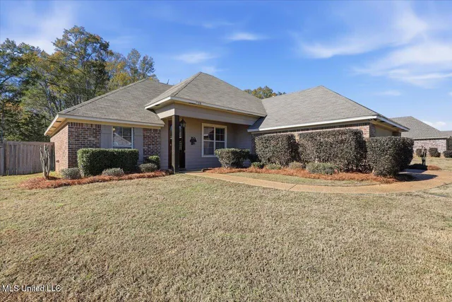 $272,900 | 988 Clubhouse Drive, Pearl, MS 39208