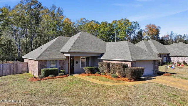 $272,900 | 988 Clubhouse Drive, Pearl, MS 39208