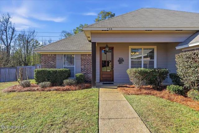$272,900 | 988 Clubhouse Drive, Pearl, MS 39208