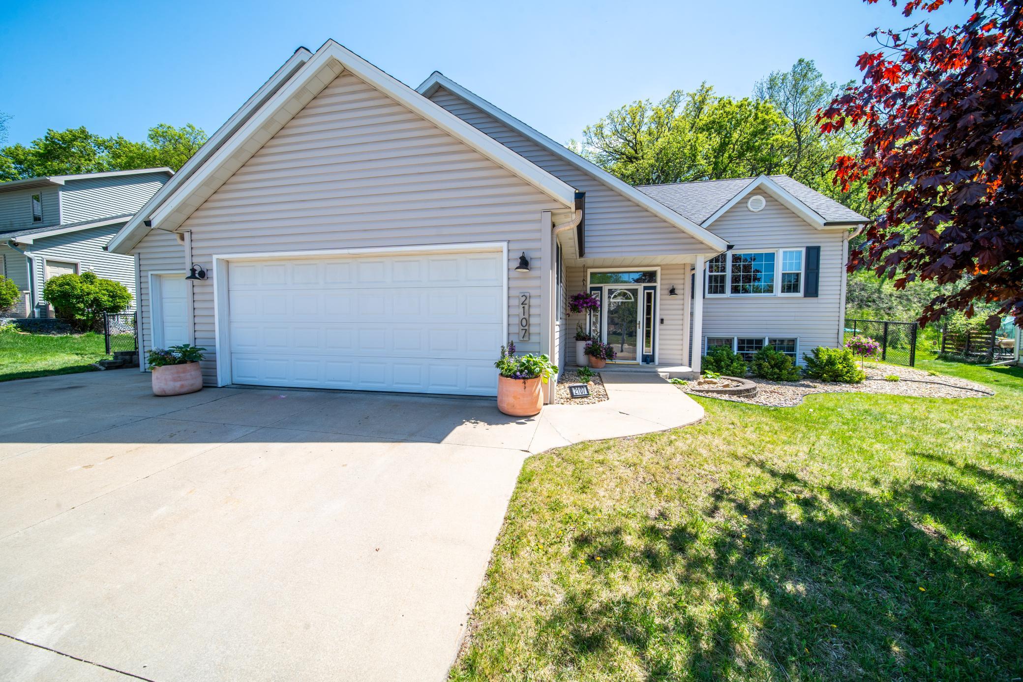2107 Ponderosa Drive Southwest Rochester, MN 55902 - Photo 2 of 31