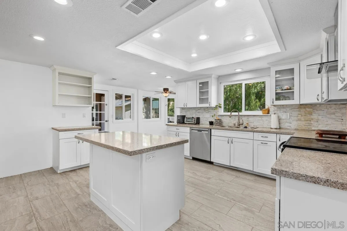 3562 South Mission Road Fallbrook, CA 92028 - Photo 20 of 38 Kitchen