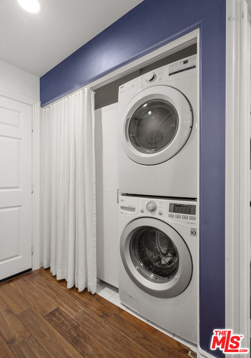 4544 Tobias Avenue Sherman Oaks, CA 91403 - Photo 42 of 55 a view of a hallway with washer and dryer