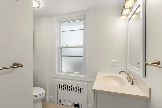 $3,850 | 18 Wessels Place, Greenwich, CT 06830