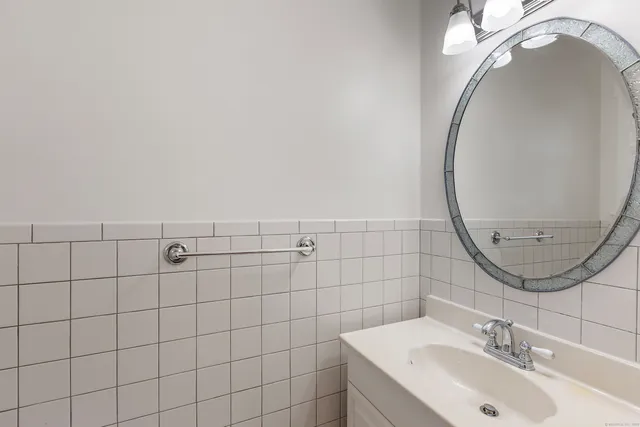 $3,850 | 18 Wessels Place, Greenwich, CT 06830