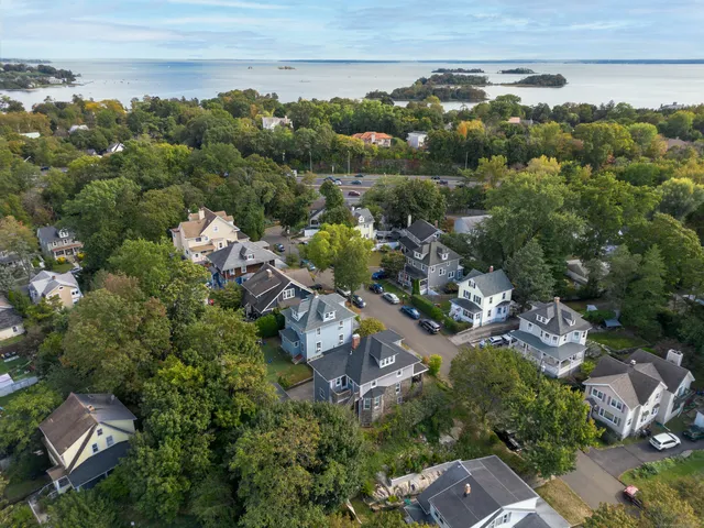 $3,850 | 18 Wessels Place, Greenwich, CT 06830