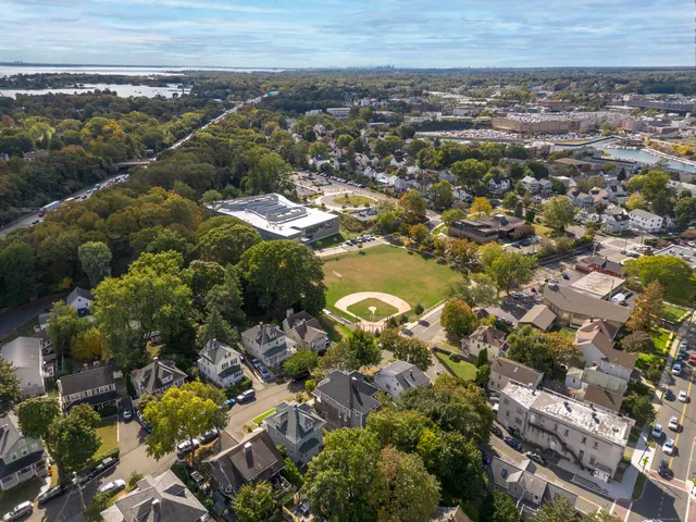 $3,850 | 18 Wessels Place, Greenwich, CT 06830