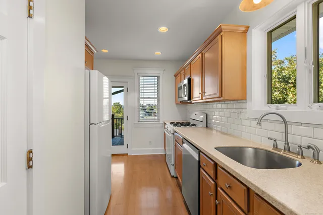 $3,850 | 18 Wessels Place, Greenwich, CT 06830