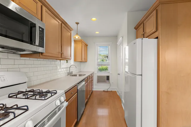 $3,850 | 18 Wessels Place, Greenwich, CT 06830