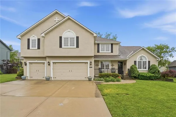 $550,000 | 2605 Southwest Winterview Circle, Lee's Summit, MO 64081