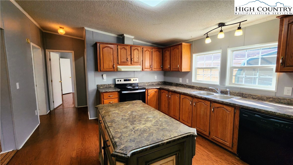 68 Rhoneys View Road Newland, NC 28657 - Photo 2 of 29