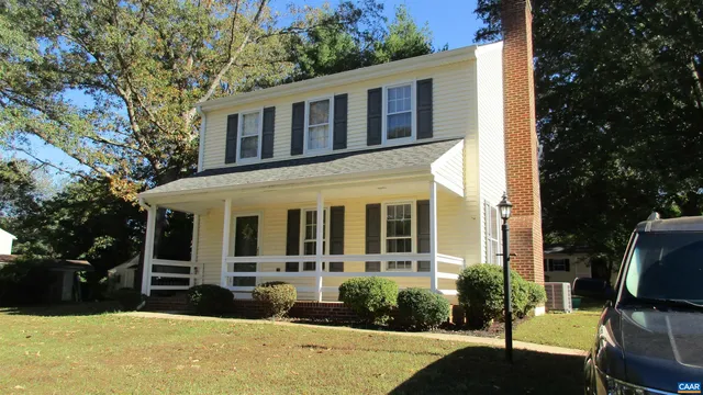 a house view with a outdoor space