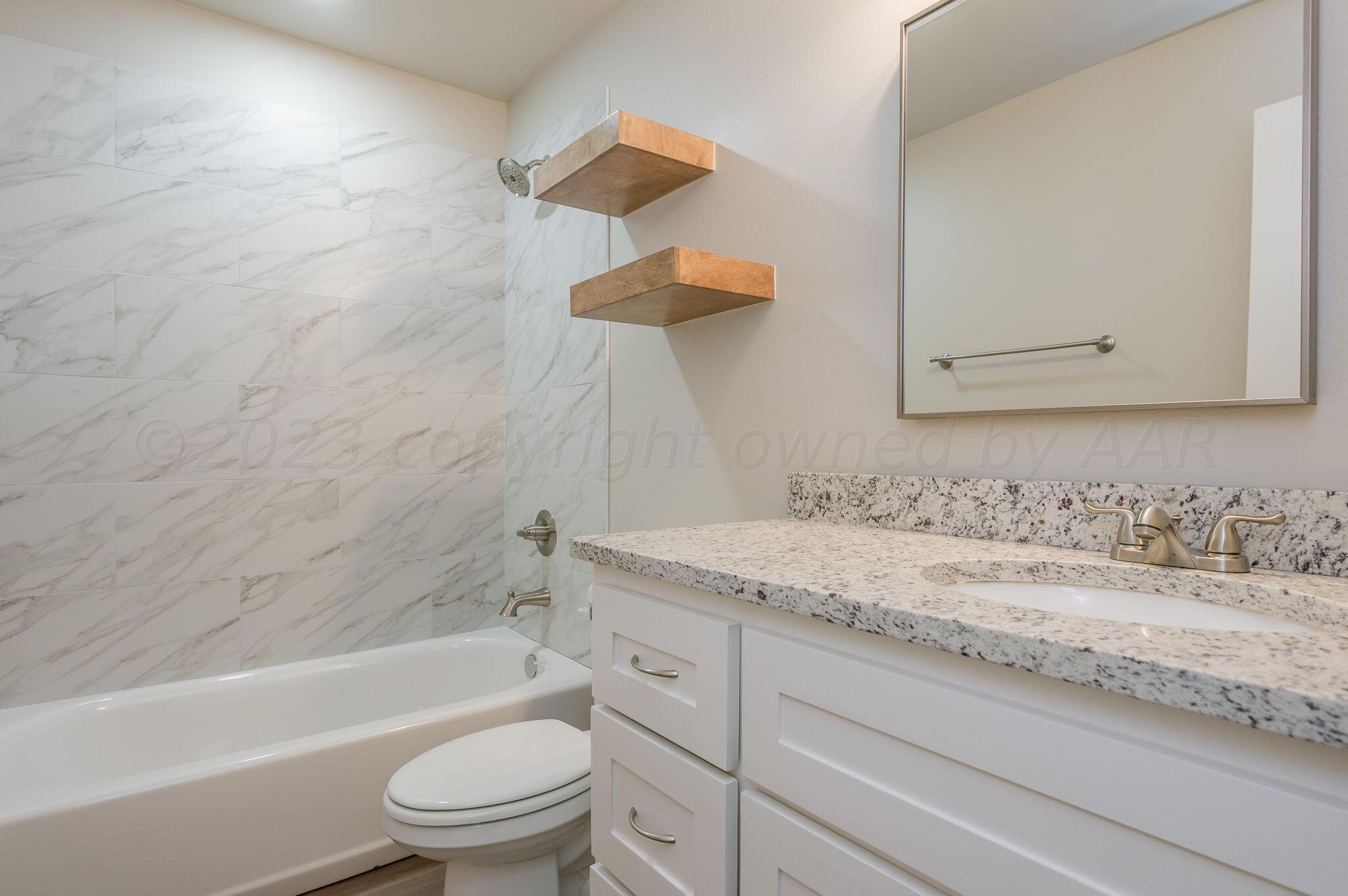 4038 River Road Amarillo, TX 79108 - Photo 4 of 15 Hall Bathroom