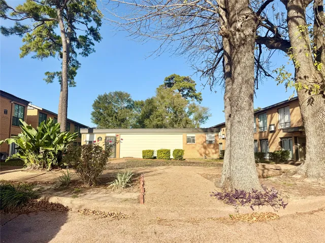 $750 | 3629 North MacGregor Way, Unit 137, Houston, TX 77004