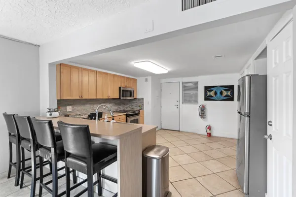 $4,000 | 121 Golden Isles Drive, Unit PH1, Hallandale Beach, FL 33009