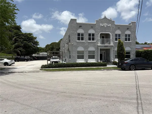 $1,700 | 3237 Southwest 4th Street, Unit 5, Miami, FL 33135