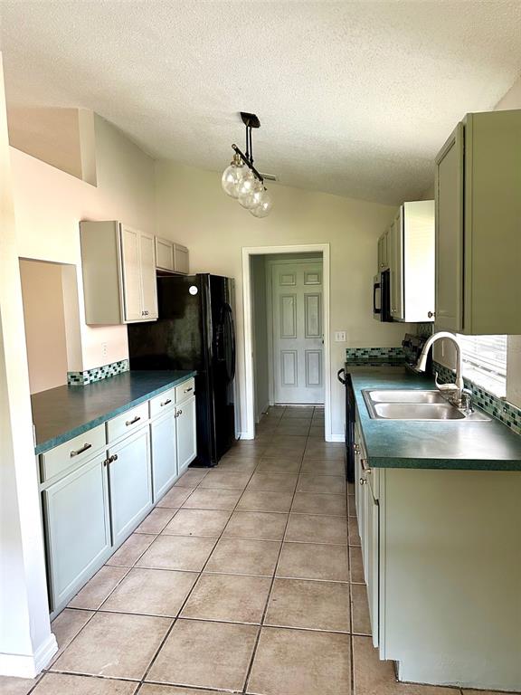 579 Rouzer Street Apopka, FL 32712 - Photo 5 of 14