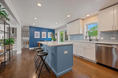 $949,000 | 2932 Central Avenue, Wilmette, IL 60091