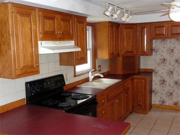 30 Beach Point Road Lancaster, MA 01523 - Photo 3 of 10