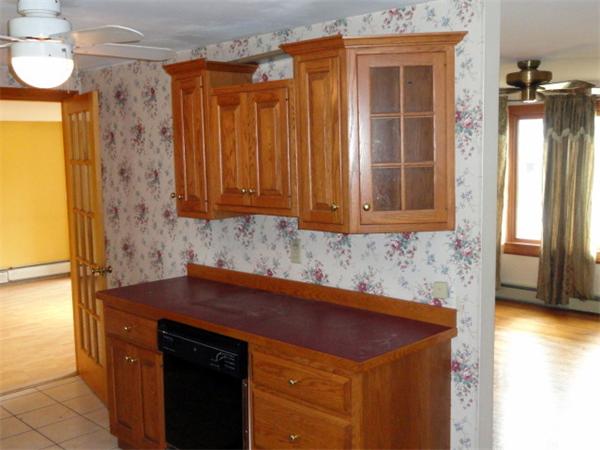 30 Beach Point Road Lancaster, MA 01523 - Photo 4 of 10