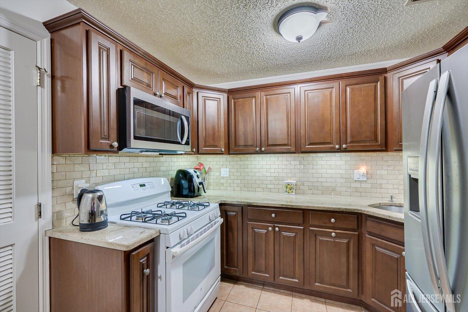 150 Prestwick Way Edison, NJ 08820 - Photo 11 of 23