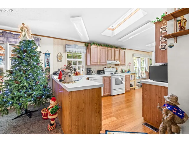 $550,000 | 977 South Harbor Street, Rockaway Beach, OR 97136