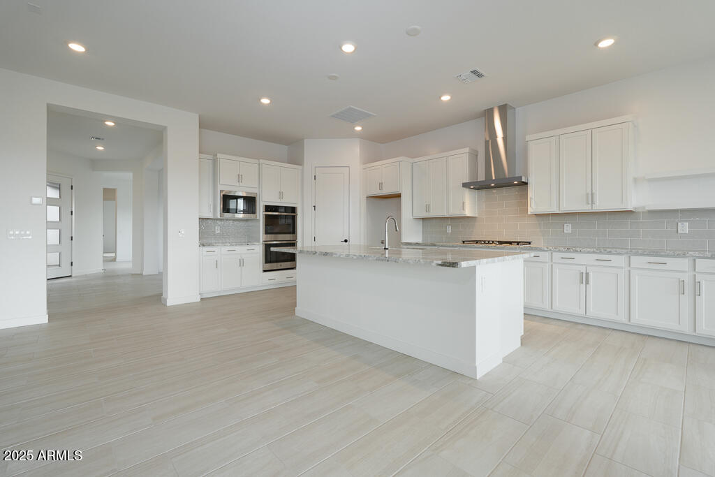 3634 West Mineral Road Laveen, AZ 85339 - Photo 3 of 36 Tri Pointe Whispering Hills 19 - Kitchen