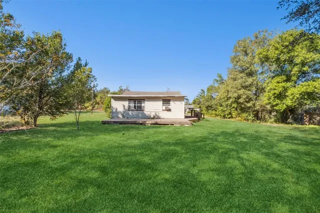 $1,295 | 40542 West 3rd Avenue, Umatilla, FL 32784