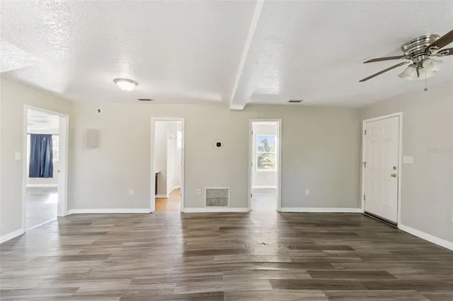 $1,295 | 40542 West 3rd Avenue, Umatilla, FL 32784