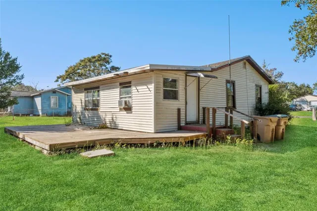 $1,295 | 40542 West 3rd Avenue, Umatilla, FL 32784