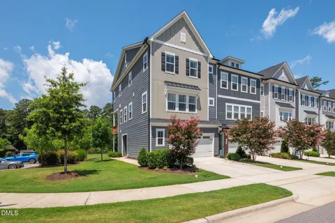 $525,000 | 830 Amley Place, Apex, NC 27523