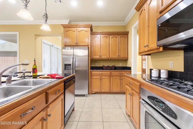 $395,000 | 100 Hollow Green Drive, Lafayette, LA 70508