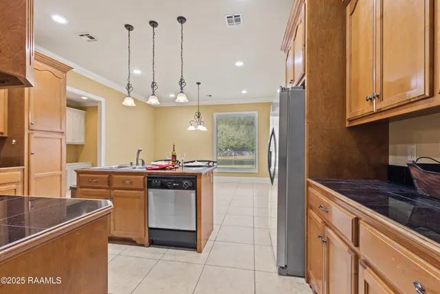 $395,000 | 100 Hollow Green Drive, Lafayette, LA 70508