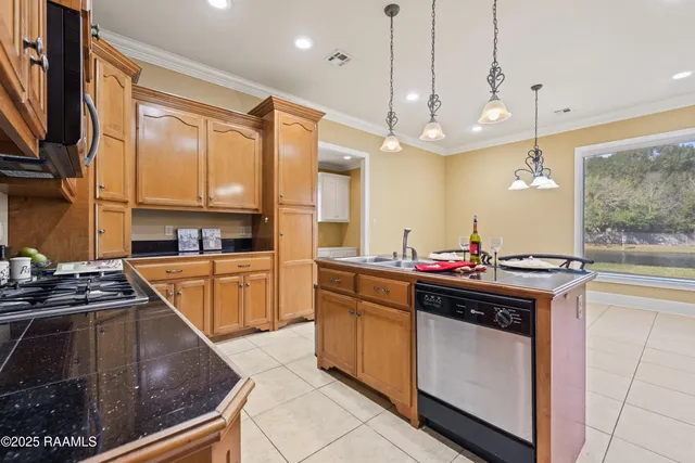 $395,000 | 100 Hollow Green Drive, Lafayette, LA 70508