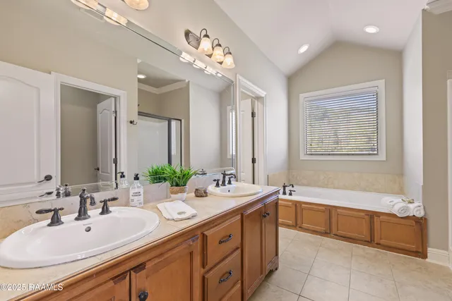 $395,000 | 100 Hollow Green Drive, Lafayette, LA 70508