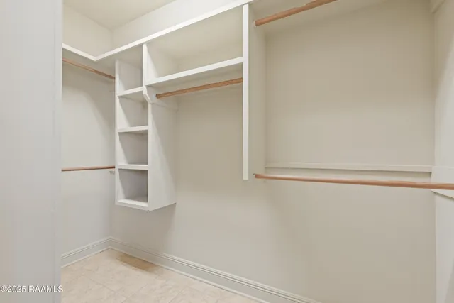 $395,000 | 100 Hollow Green Drive, Lafayette, LA 70508