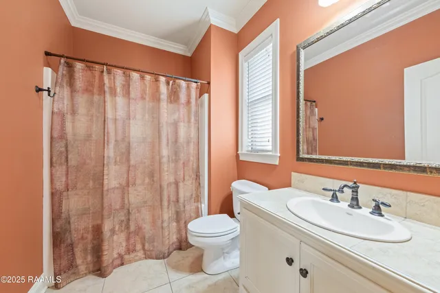 $395,000 | 100 Hollow Green Drive, Lafayette, LA 70508