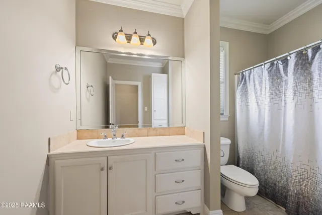 $395,000 | 100 Hollow Green Drive, Lafayette, LA 70508