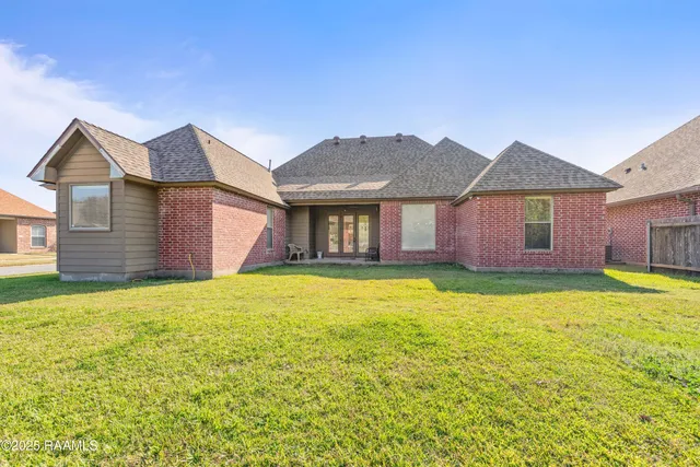 $395,000 | 100 Hollow Green Drive, Lafayette, LA 70508