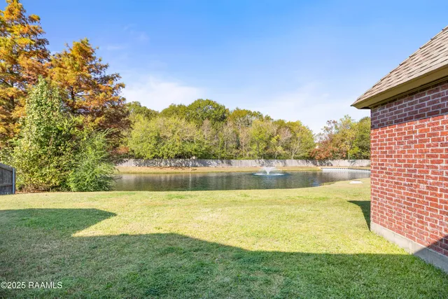 $395,000 | 100 Hollow Green Drive, Lafayette, LA 70508