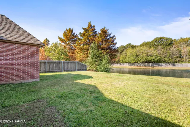 $395,000 | 100 Hollow Green Drive, Lafayette, LA 70508