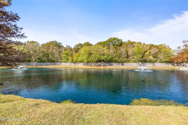 $395,000 | 100 Hollow Green Drive, Lafayette, LA 70508
