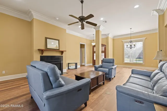 $395,000 | 100 Hollow Green Drive, Lafayette, LA 70508